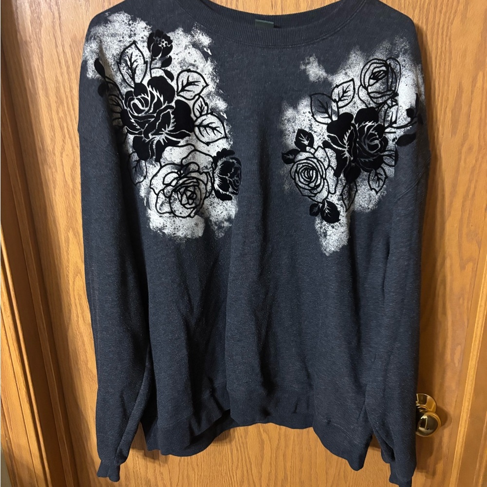Wild Fable Black and White Floral Sweatshirt